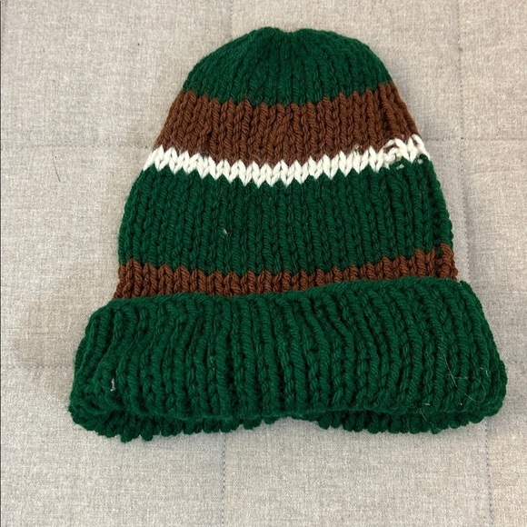 Sweater and hat hand knit.  Children’s. - Picture 5 of 7